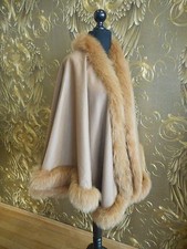 CAPE PONCHO UMHANG STOLA MIT FUCHS PELZ BEIGE HANDGEARBEITET PELZ CAPE BEIGE 