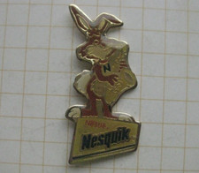 NESQUIK / NESTLE / HASE    ...................................  Pin (279d)