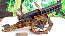 Alte   Blech   Kanone   Geschütz    mit    Figur