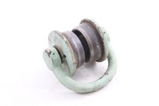 alte Umlenkrolle massiv old vintage Rolle Flaschenzug