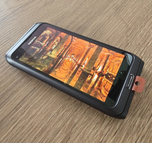 Nokia 16gb dark - e7-00,