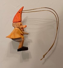 Alte Holzfigur Zwerg geschnitzt aus dem Erzgebirge Anhänger Baumbehang 1786/21