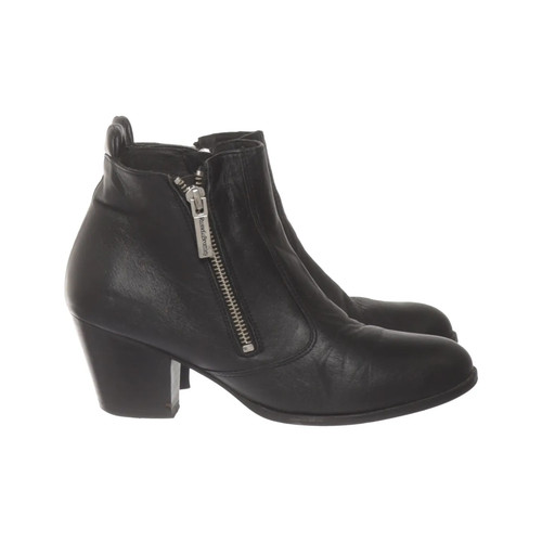 Russell bromley - &,