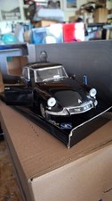 Citroen  DS Prefecture,  1 : 18. schwarz, Fa. Solido 