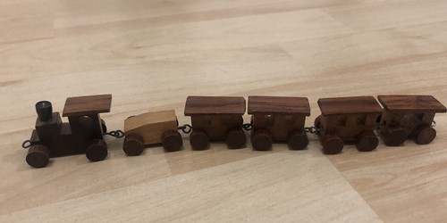 Kleine alte holz miniatur - kleine, zug