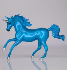 Breyer Pferd Stablemates Modellpferd Einhorn blau silber magnolia mold