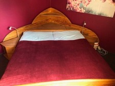 Bett 180x200, Vollholz American Pine, mit Bettkasten, Eckbett steht quer im Raum