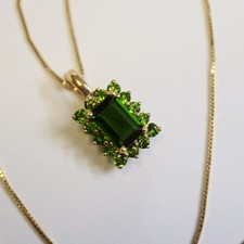 Peridot Kettenanhänger mit Kette 585 Gold, 2 / 42 cm = 4,41 g