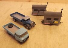 2 x Wiking MB Pritsche blau / türkis und 2 Bauwagen ( Baubuden )