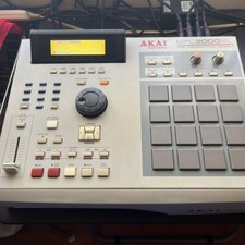 AKAI MPC 2000XL MIDI Produktionszentrum Sampler Sequencer Drum Maschine