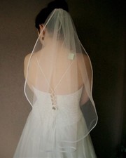 Schleier am Kamm weiß ivory bordeaux Satinkante zu Brautkleid Kopfschmuck neu