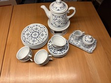 Porzellan-Teeservice mit dem
