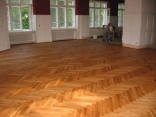 Stabparkett Eiche & Esche Fischgrät Select Natur massiv 500 x 70 Dielen Parkett