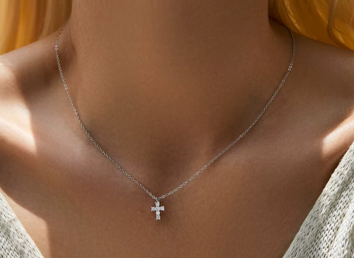 Zierliches moissanit kreuz - moissanit,