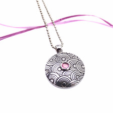 Silberanhänger mit Prägemuster & rosa Turmalin + Kugelkette, Handarbeit, Unikat