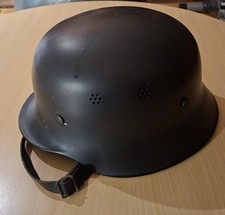 Motorradzubehör, BikerOutfit, Maske, Brille, Kette und Stahlhelm (Feuerwehrhelm)