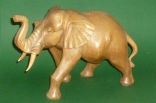 Großer geschnitzter Elefant