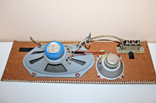 SCHALLWAND AUS RÖHRENRADIO