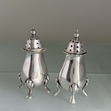 Salzstreuer Pfefferstreuer Menage England Silber Auflage Füßchen Art Déco