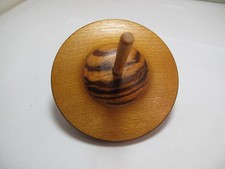 Schnur Kreisel -  mit diverse Hölzer, für Kinder ab 5 Jahre - Holzspielzeug