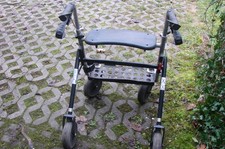 Gehhilfe Rollator