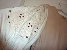 ..........  " Distler  "    Gr. 42   Trachten Shirt mit tollen Lochmuster Ärmel