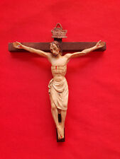 Kreuz mit Jesus Figur und