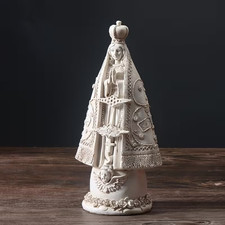 Madonna Statue gekrönt