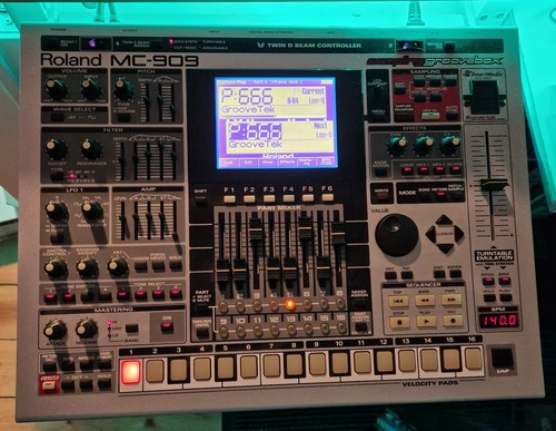 Roland 909 sampling - roland, mc-909