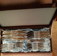 Besteckkasten 24 Teile (komplett für 6 Pers.), SBS, Golddekor + 6 Kuchengabeln