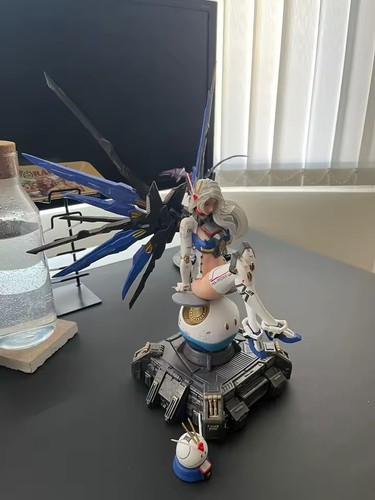 Mobile suit girl figur - mobile,