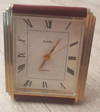 Kundo Quartz Uhr gold und Maragonie Kleine Standuhr