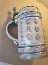 Bierkrug mit Zinndeckel