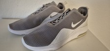 AO0266-012 Nike Air Max Motion 2 Grau Weiß Herren Sneaker Sportschuhe Turnschuhe