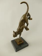 Bronze Katze geht Treppe runter Figur Skulptur Statue Marmor Sockel JMA257