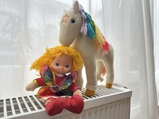 Regina Regenbogen mit Pferd