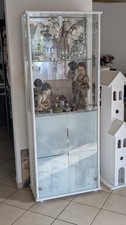 Moderne Glasvitrine mit Beleuchtung, weiß (180x68 cm)