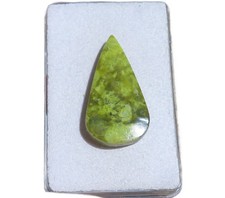 Grüner Opal Cabochon