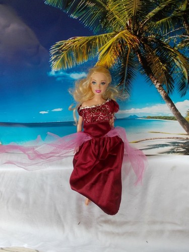 Barbie puppe mit weinroten - barbie,