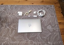 MacBook Air modell A1465   OS 14.3   8 Zücken. Guter Zustand