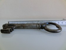  Holztruhe Buckeltruhe Schloss