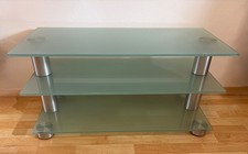 Zeitlos moderner TV-Tisch