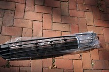 Neues Kühlergitter Stoßstange vorne Renault Clio 2 2004-2006 Et.Nr.7701208105