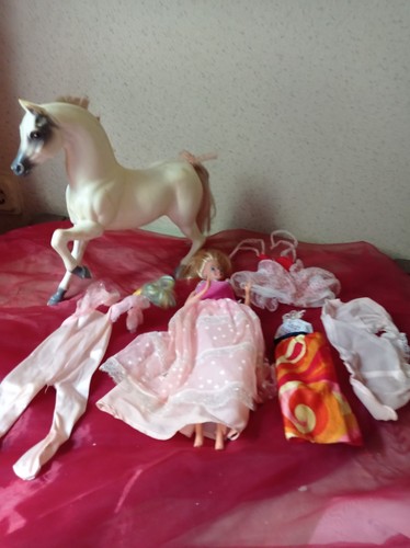 Barbiepuppe und pferd - barbiepuppe,