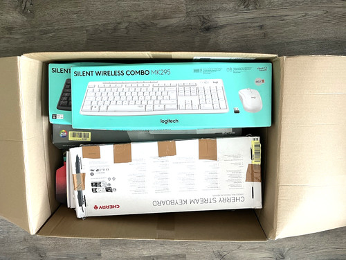 Retourenpaket von tastaturen - retourenpaket,