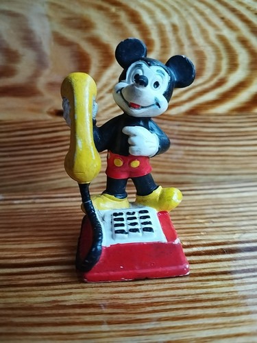 Mickey maus figur mit telefon - maus,