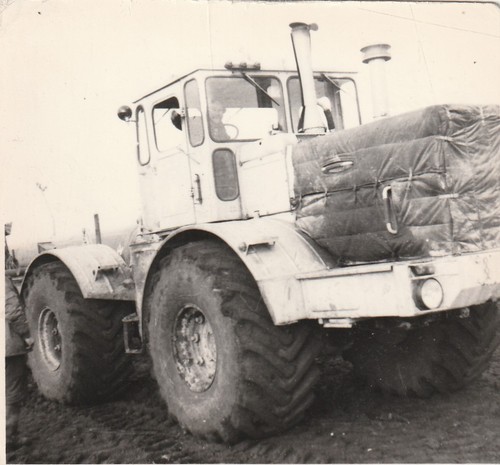 Foto kirowez 700 traktor - foto,