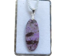 Sugilith Cabochon Anhänger mit beweglicher Kralle Nr. 4232