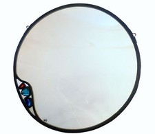 Bleiglas Fenster , Bleiverglasung mit Brocken in Blau-Rot Tönen, helles Opalglas