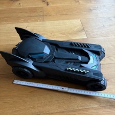 DC Comics – Batman Batmobile (ca. 35 cm) mit aufklappbarem Cockpit ??